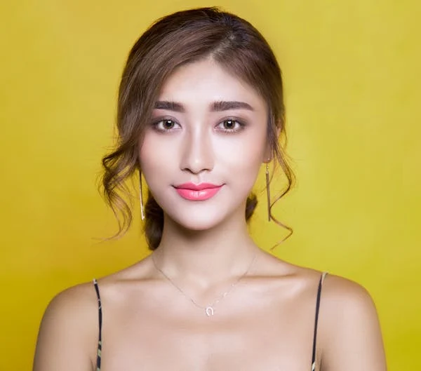 Glowing Skin ke Liye Natural Tips: Chemical-Free Remedies
